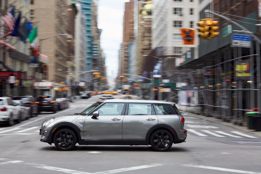  Mini Cooper S Clubman ALL4 2016 года  (US) (фото 13 из 20)